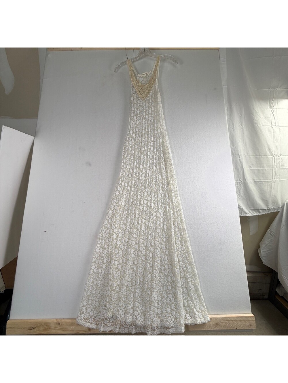 Monteau Los Angeles Women's Cream Laceā Sleeveless Maxi Dress Size S
